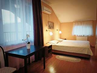 Гостиница Тихая полянка Даховская Улучшенный семейный номер-5