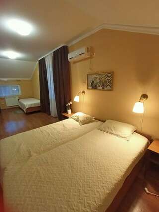 Гостиница Тихая полянка Даховская Улучшенный семейный номер-3