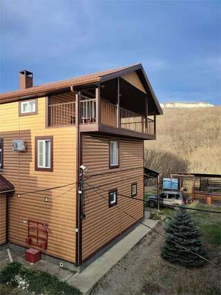 Гостиница Тихая полянка Даховская Улучшенный семейный номер-10