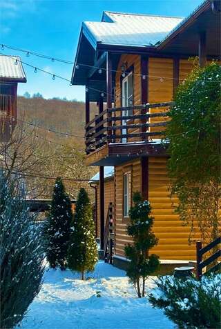 Гостиница Тихая полянка Даховская Четырехместный номер с балконом-2