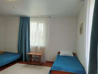 Гостиница Тихая полянка Даховская Четырехместный номер с балконом-7