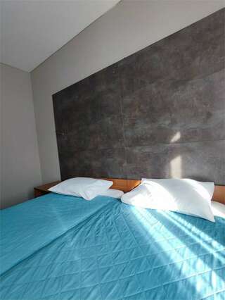 Гостиница Тихая полянка Даховская Четырехместный номер с балконом-8