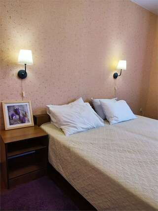 Гостиница Тихая полянка Даховская Четырехместный номер с балконом-3